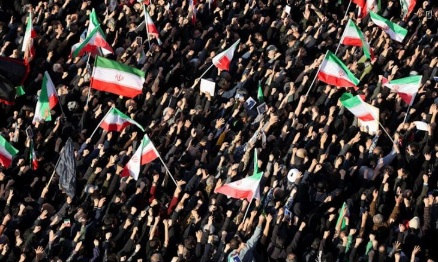 Read more about the article واشنطن بوست: ترامب قرر الهجوم على إيران بعد أسابيع من الضغط السعودي والصهيوني