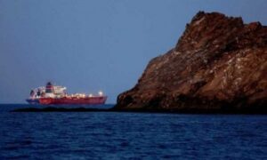 Read more about the article إيران: مضيق هرمز مفتوح أمام كل السفن باستثناء “المرتبطة بالأعداء”