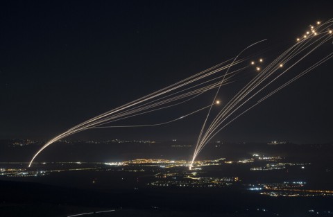 Read more about the article صافرات الإنذار تدوي في شمال فلسطين المحتلة بعد إطلاق صواريخ من لبنان وسقوط عدة قذائف صاروخية بمناطق مفتوحة وجيش الإحتلال يستعد للرد على حزب الله