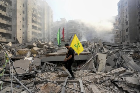 Read more about the article جيش الكيان يشن غارات عنيفة على الضاحية الجنوبية لبيروت لليوم الثاني.. و”حزب الله” يستهدف قواعد عسكرية في شمالي الأرض المحتلة