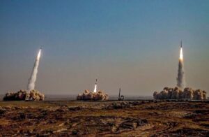 Read more about the article إيران تعلن إطلاق رشقة صاروخية جديدة باتجاه الكيان ودوي انفجارات في القدس و”حزب الله” يشن من لبنان هجوما بطائرة مسيرة على الاحتلال بالتزامن مع الهجمات.. إصابة جنديين مستوطنيين