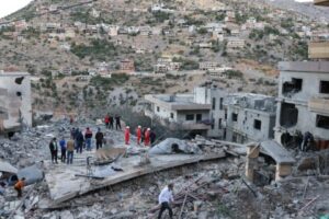Read more about the article الصواريخ الإيرانيّة تُمطِر مركز فلسطين المحتلة والسهل الساحليّ والشمال.. حزب الله يُغيّر تكتيكاته الناريّة ويستهدف المجمعات السُكّانيّة بالشمال والقواعد العسكريّة.. حيفا تتعرّض لأعنف قصفٍ صاروخيٍّ من لبنان.. مقتل جنديين مستوطنيين في لبنان