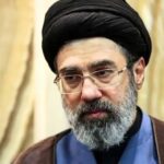 نجل الرئيس الإيراني يزيل بعض الغموض عن الحالة الصحية للمرشد الأعلى الجديد: “بخير” رغم إصابته في الحرب