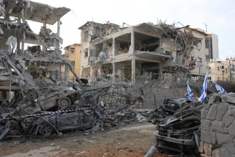 You are currently viewing “يديعوت أحرنوت” تكشف: ملاذات وهمية.. حالة رعب ونزوح داخلي تضرب المدن الإسرائيلية تحت وطأة الصواريخ