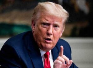 Read more about the article ترامب يعلن إنه ينظر في “تقليص” العمليات العسكرية في إيران بعد استبعاد التوصل إلى وقف لإطلاق النار