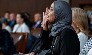 Read more about the article البرلمانية إلهان عمر تؤكد معارضتها لطلب ترامب من الكونغرس تمويل الهجوم على إيران: “لن ندفع أي سنت لحرب لا تنتهي”