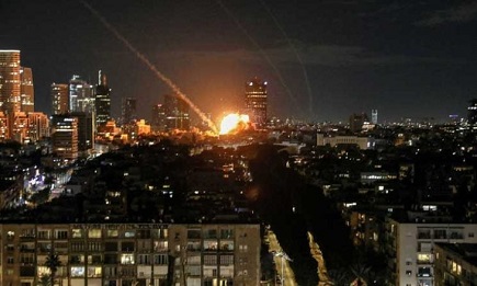 You are currently viewing الثانية منذ فجر السبت.. موجة صواريخ إيرانية تستهدف الكيان