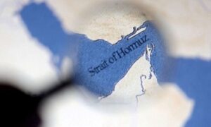 Read more about the article إيران تبحث فرض رسوم على مرور السفن عبر مضيق هرمز