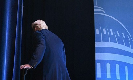 You are currently viewing فايننشال تايمز: خيارات ترامب محدودة لوقف الحرب والآخرون سيدفعون ثمن حماقته في إيران