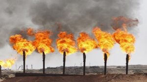 Read more about the article العراق يوقف إنتاج النفط من حقل الرميلة الجنوبي بعد إغلاق مضيق هرمز