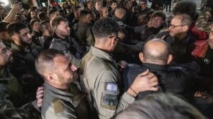 Read more about the article رفضًا للحرب على إيران ولبنان.. احتجاجات متزامنة بعدة مدن في الارض المحتلة