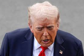 You are currently viewing صراع داخلي بالبيت الأبيض.. ترمب يواجه خلافات حول مسار حرب إيران