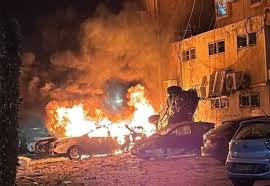 You are currently viewing إعلام عبري: صواريخ إيران تضرب قلب الكيان.. انفجارات وحرائق في “تل أبيب”