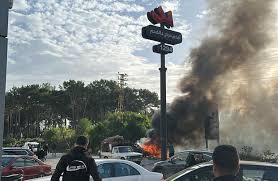 Read more about the article هيئة الإعلام في حزب الله تدين استهداف قناة المنار وإذاعة النور: صوت المقاومة مستمر