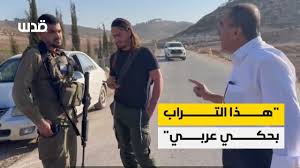 You are currently viewing صرخة فلسطيني أمام جنود الاحتلال والمستوطنين الذين يحاولون سرقة أراضي بلدة إذنا غرب الخليل.