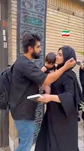 You are currently viewing الشباب الايرانيين يودعون اهاليهم للتحرك  الى ميادين القتال ‏هذه طريقة الوداع ربي ينصركم