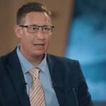 لجزيرة “مجتمع يكره فيه الجميع بعضهم بعضا”.. بروفيسور يهودي منشق يفكك أوهام الصهيونية في حوار للجزيرة نت