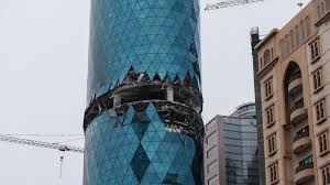 You are currently viewing الدفاعات الخليجية تتصدى لموجة صواريخ ومسيّرات إيرانية