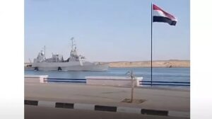 Read more about the article عبور سفينة حربية للكيان قناة السويس يثير جدلًا في مصر.. فماذا نعرف عنها؟