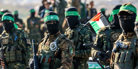 You are currently viewing هل أوقعوا (حماس) بالكمين؟ الحركة تُعوِّل على عدوان إيران وملزمةٌ بالردّ على المرحلة الثانية لخطّة ترامب غدًا.. “يُطلب منها الانتحار أو الموت وبالنهاية النتيجة واحدة”.. هذه خطوط حماس الحمراء!