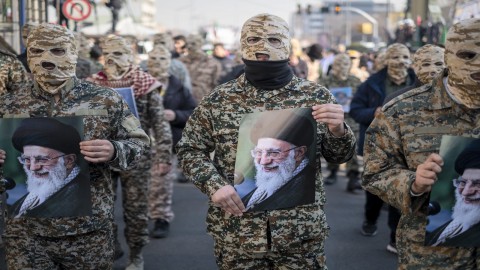You are currently viewing الحرس الثوري يهدد بـ”رد مدمر” على أي انتهاك أمريكي صهيوني للهدنة.. قاليباف: سنتعامل بحذر من وقف النار في لبنان
