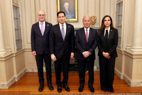 You are currently viewing ترامب يشارك في الجولة الثانية من مباحثات لبنان والكيان في البيت الأبيض والكيان يستقبلها بشن غارات الإحتلال على جنوب لبنان