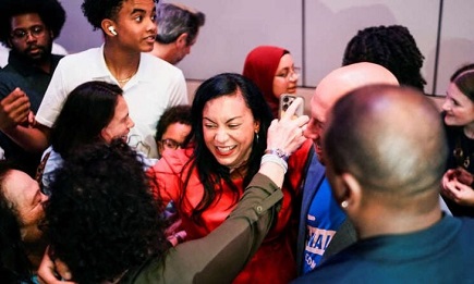 You are currently viewing صفعة قوية لـ”إيباك”.. فوز كاسح للناشطة التقدمية المتضامنة مع فلسطين أناليليا ميخيا في انتخابات ولاية نيوجرسي