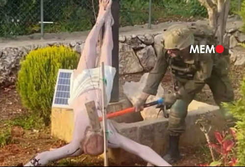 You are currently viewing جندي من الأحتلال الصهيوني يحطم تمثال المسيح في جنوب لبنان