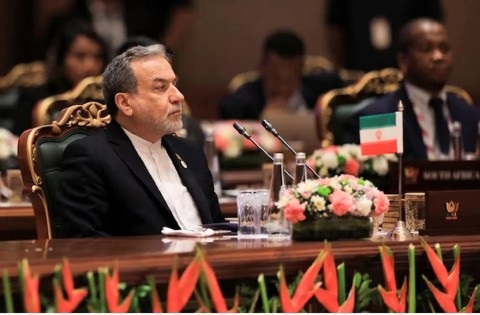 You are currently viewing وزير الخارجية الإيراني يهاجم الإمارات ويتهمها بأنها “شريك فاعل” في الحرب الأميركية الصهيونية ضد بلاده
