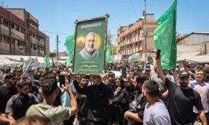 Read more about the article الاحتلال وصفه بـ”القائد الجديد للقسام”.. “حماس” تنعى محمد عودة وزوجته واثنين من أبنائه وتشييع جثامينهم في غزة