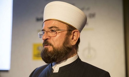 You are currently viewing رئيس الاتحاد العالمي لعلماء المسلمين لـ”القدس العربي”: على إيران أن تكون عنصر استقرار للخليج… وخطيئة كبرى دعم الصهاينة ضدها
