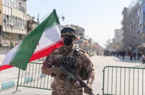 Read more about the article إيران تنفي استهداف موقع “الفجيرة” النفطي في الإمارات وتعتبر الهجوم “مغامرة عسكرية” من الجانب الأمريكي