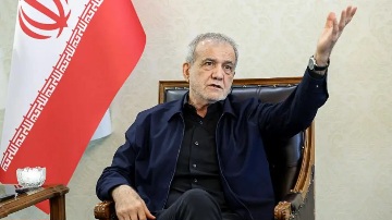 You are currently viewing بزشكيان يعلن أنه التقى مجتبى خامنئي: فتح مضيق هرمز يتطلب رفع الحصار