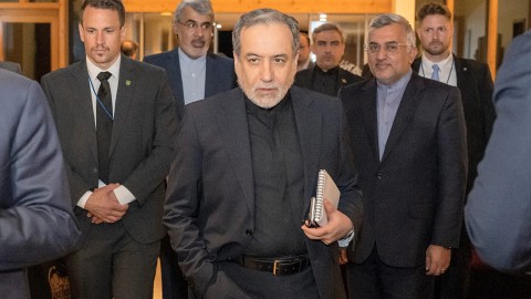 You are currently viewing عراقجي يضع قيادة “حماس” بصورة تطورات مفاوضات وقف الحرب ويؤكد دعم إيران الثابت للفلسطينيين وقضيتهم العادلة