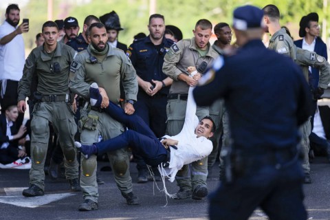 You are currently viewing الجيش يُعلَّم ارتكاب أفظع المعاصي والكيان الصهيوني نجس”.. الحريديم يشعلون غضب المعارضة ونتنياهو يلتزم الصمت والأزمة تتصاعد