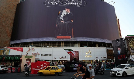 You are currently viewing إرجاء المفاوضات: مشروطة بـ”خطوط حمراء” إيرانية والحركة بهرمز الأعلى منذ أبريل