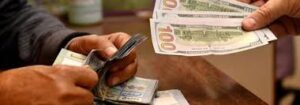 Read more about the article تحذيرات من صدمة سعر الصرف.. سيناريو 1650 يهدد دخول ذوي الدخل المحدود