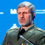 القائد العام للجيش الإيراني: سيواجه العدو رداً حازماً شديداً إذا ارتكب أي خطأ
