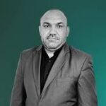 حكومة الزيدي بين مطرقة السلاح وسندان الفساد