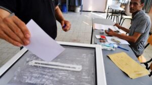 Read more about the article جبهة التحرير الجزائرية تتصدر الانتخابات التشريعية في ظل مشاركة متدنية بلغت 21,24% وهي من الأدنى تاريخيا