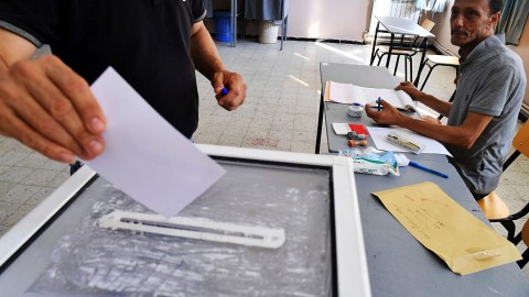 You are currently viewing جبهة التحرير الجزائرية تتصدر الانتخابات التشريعية في ظل مشاركة متدنية بلغت 21,24% وهي من الأدنى تاريخيا