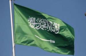 Read more about the article إيران تشن أول هجوم على السعودية منذ 4 أشهر.. إنذارات في الخرج وينبع وأنباء عن استهداف قاعدة أمريكية