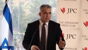 Read more about the article في ظل تنامي التوتر بين تل أبيب وجناح داخل الحزب الديمقراطي.. لابيد يدعو الديمقراطيين في الشيوخ الأمريكي لعدم التخلي عن الكيان