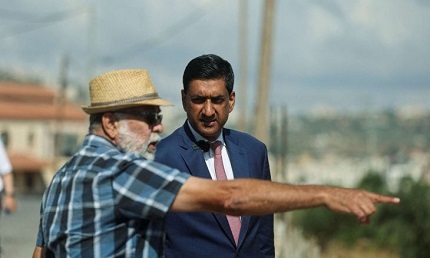 You are currently viewing مستوطنون صهاينة يحتجزون نائبا أمريكيا خلال زيارة للضفة الغربية