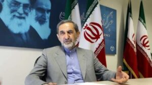 Read more about the article ولايتي: اعتراف ترامب اللفظي بإلغاء مذكرة التفاهم يدفع المنطقة نحو النار