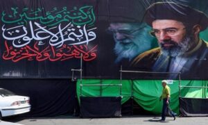 Read more about the article خامنئي: الانتهاكات الأمريكية تُظهر أن توقيع ترامب “بلا قيمة”