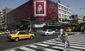 Read more about the article الجيش الأمريكي يشن غارات جديدة على إيران.. والحرس الثوري يهدد بوقف صادرات الطاقة من المنطقة