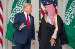 ترامب يطالب دول الخليج بدفع فاتورة “الحماية الأميركية” لمضيق هرمز
