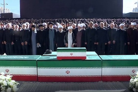 You are currently viewing ملايين المشيّعين يؤدون الصلاة على جثمان القائد الأممي الشهيد السيد علي خامنئي في قم