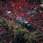 إيران: حشود مليونية تشارك في تشييع السيد علي خامنئي إلى مثواه الأخير في الحرم الرضوي بمدينة مشهد